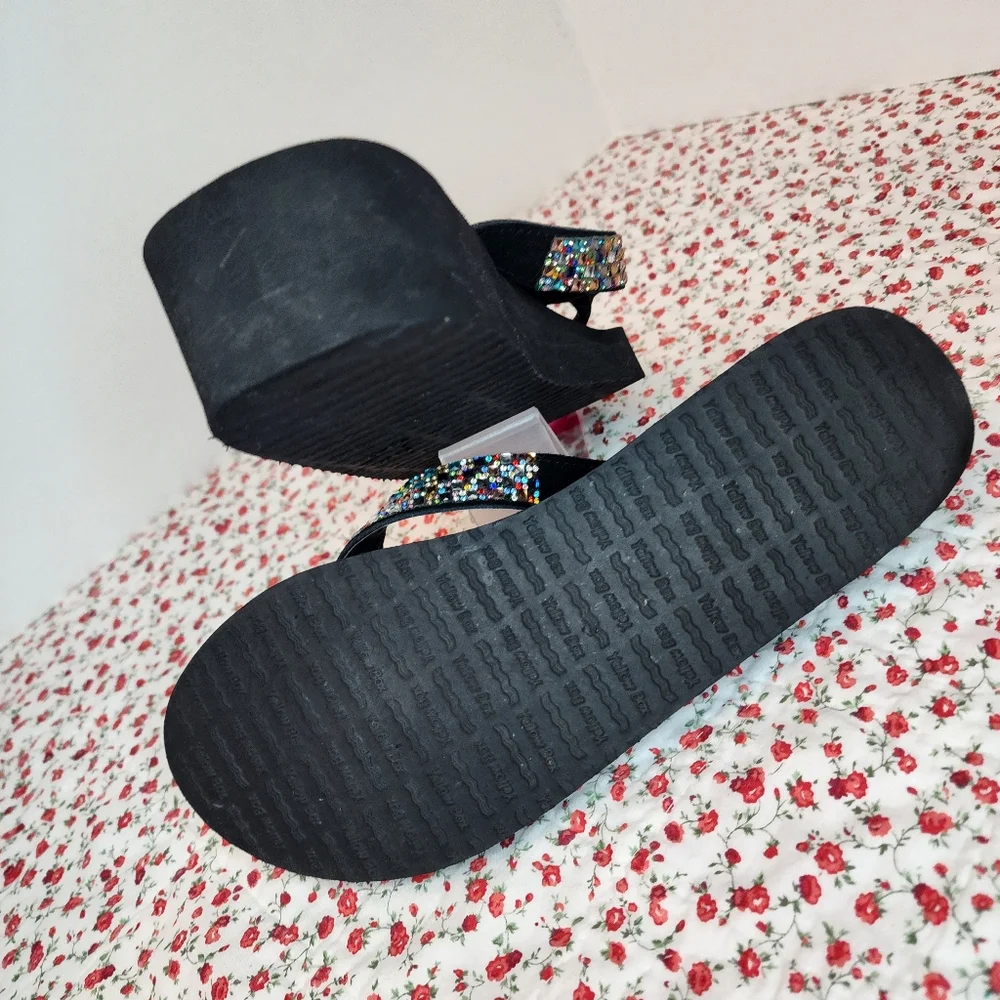 Yellow Box size 11‎ wedge flip flops - Picture 5 of 8